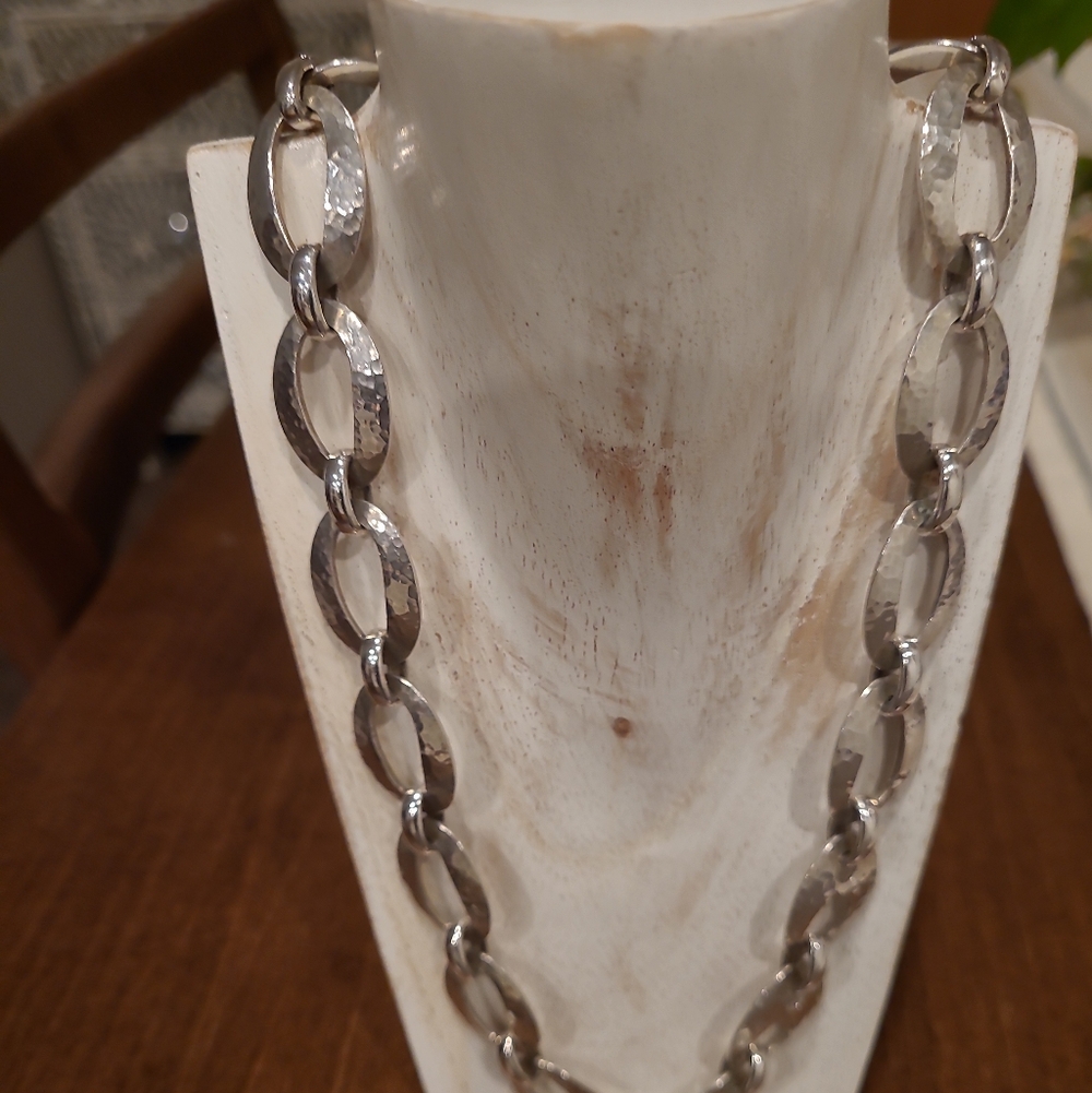 James Avery Hammered Silver Oval Link Necklace Toggle Closure